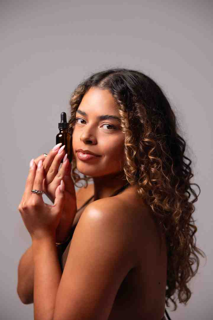 Discover your perfect natural looking bronzer for an effortless, sun-kissed glow! Explore top makeup & long-lasting self-tan options.