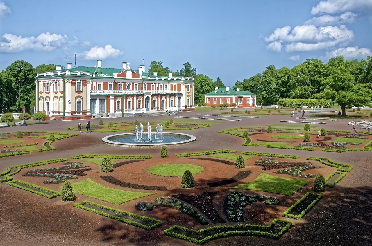 Kadriorg Park – Art, Gardens, and Peace