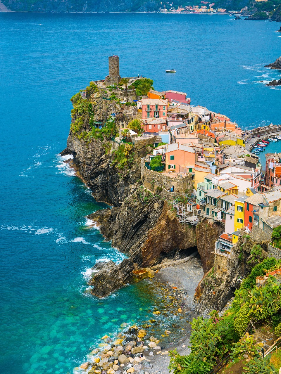 Vernazza – Colorful Charm and Narrow Streets