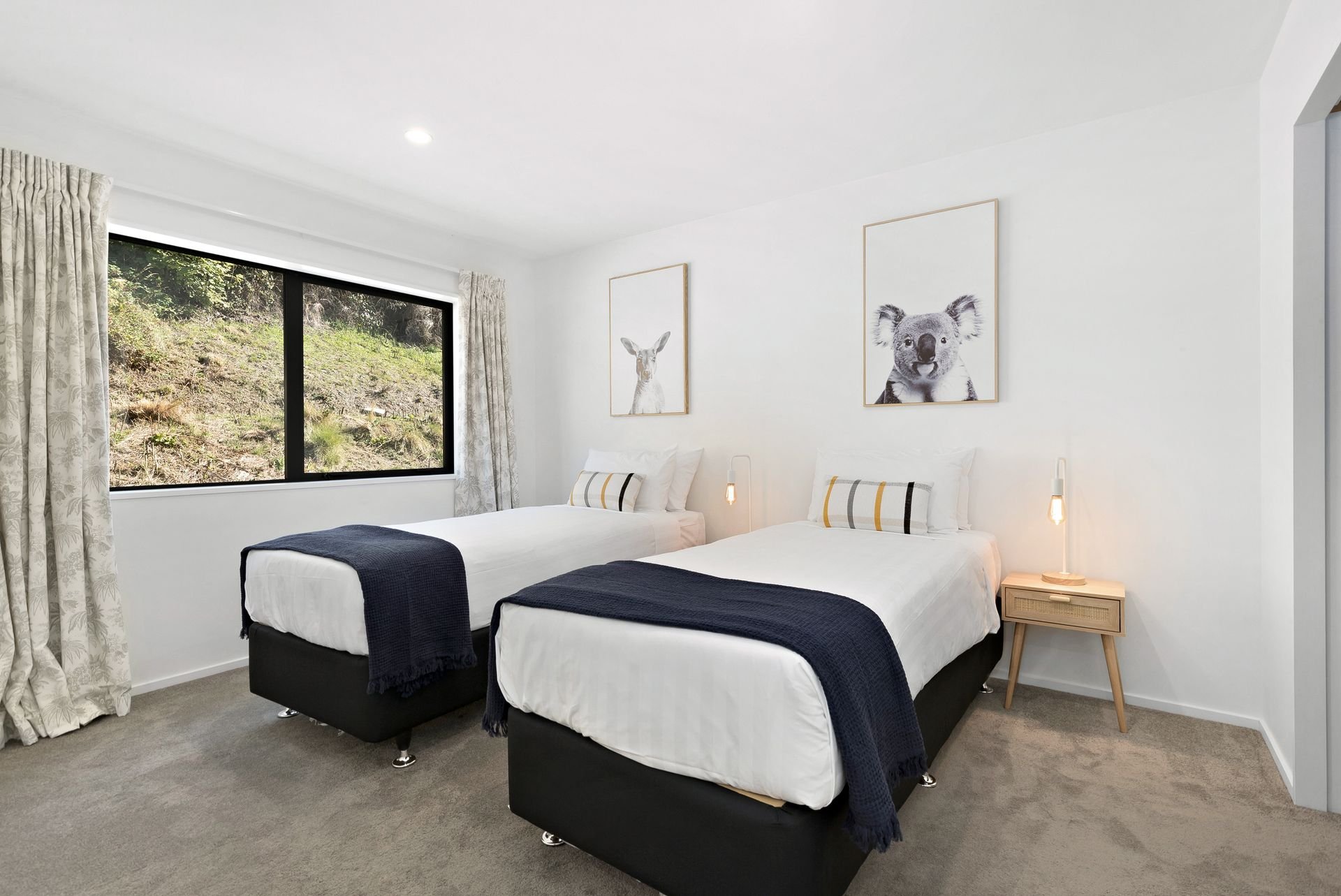 Twin bedroom with two single beds at Cecil Peak House, Queenstown