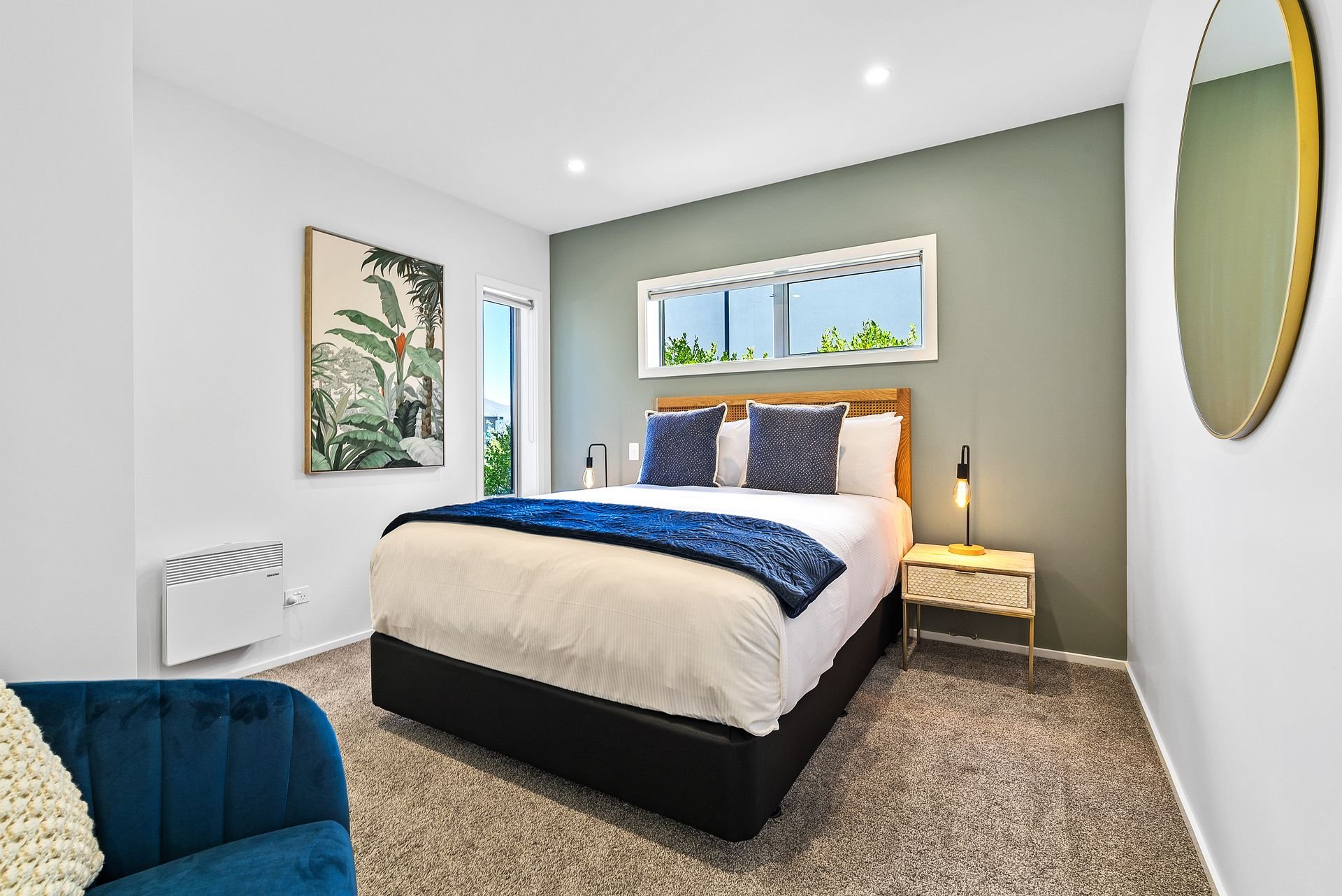 Queen bedroom at Highview Haven, Queenstown