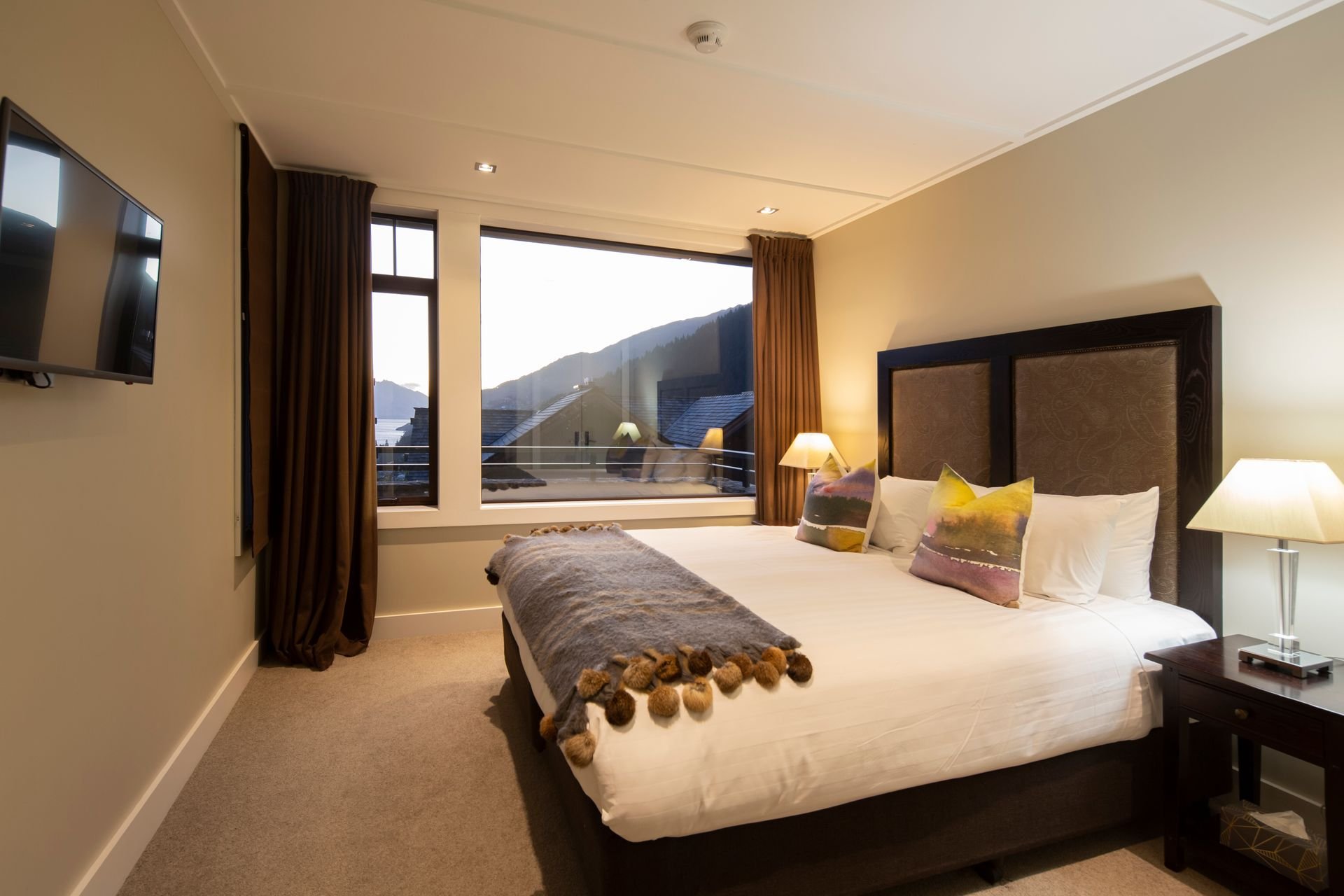 King bedroom at Karamata, Queenstown