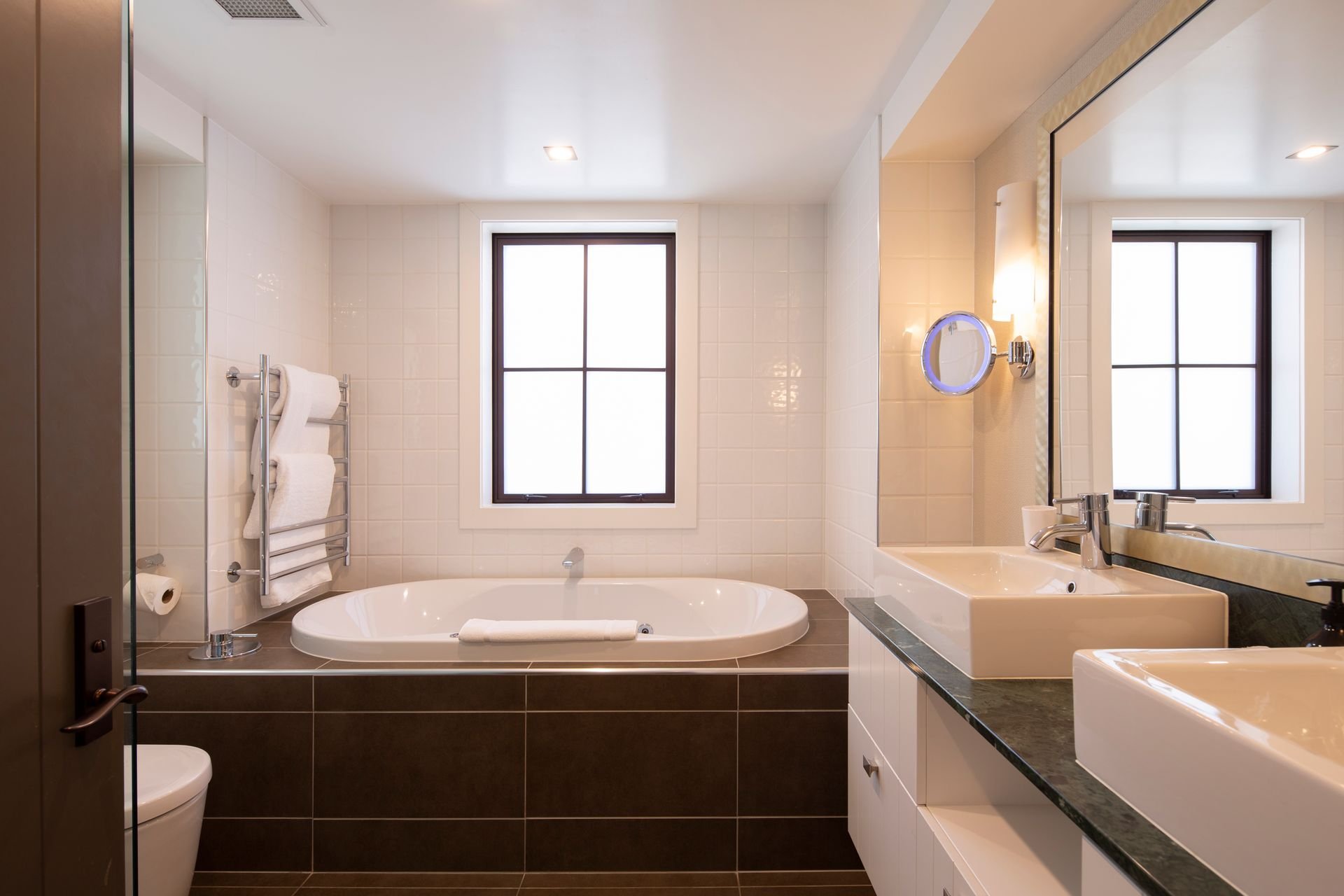 Ensuite with bath at Karamata, Queenstown