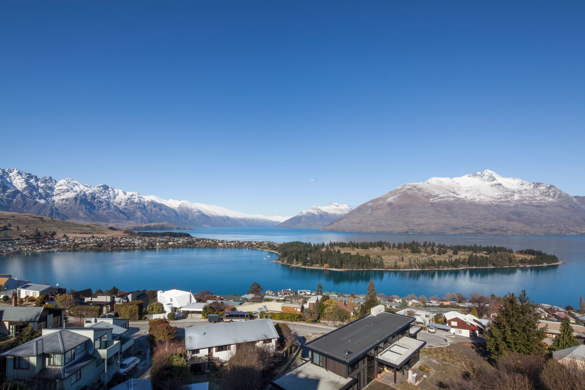View over Lake Whakatipu and snow-capped mountains at Edinburgh Heights, Queenstown