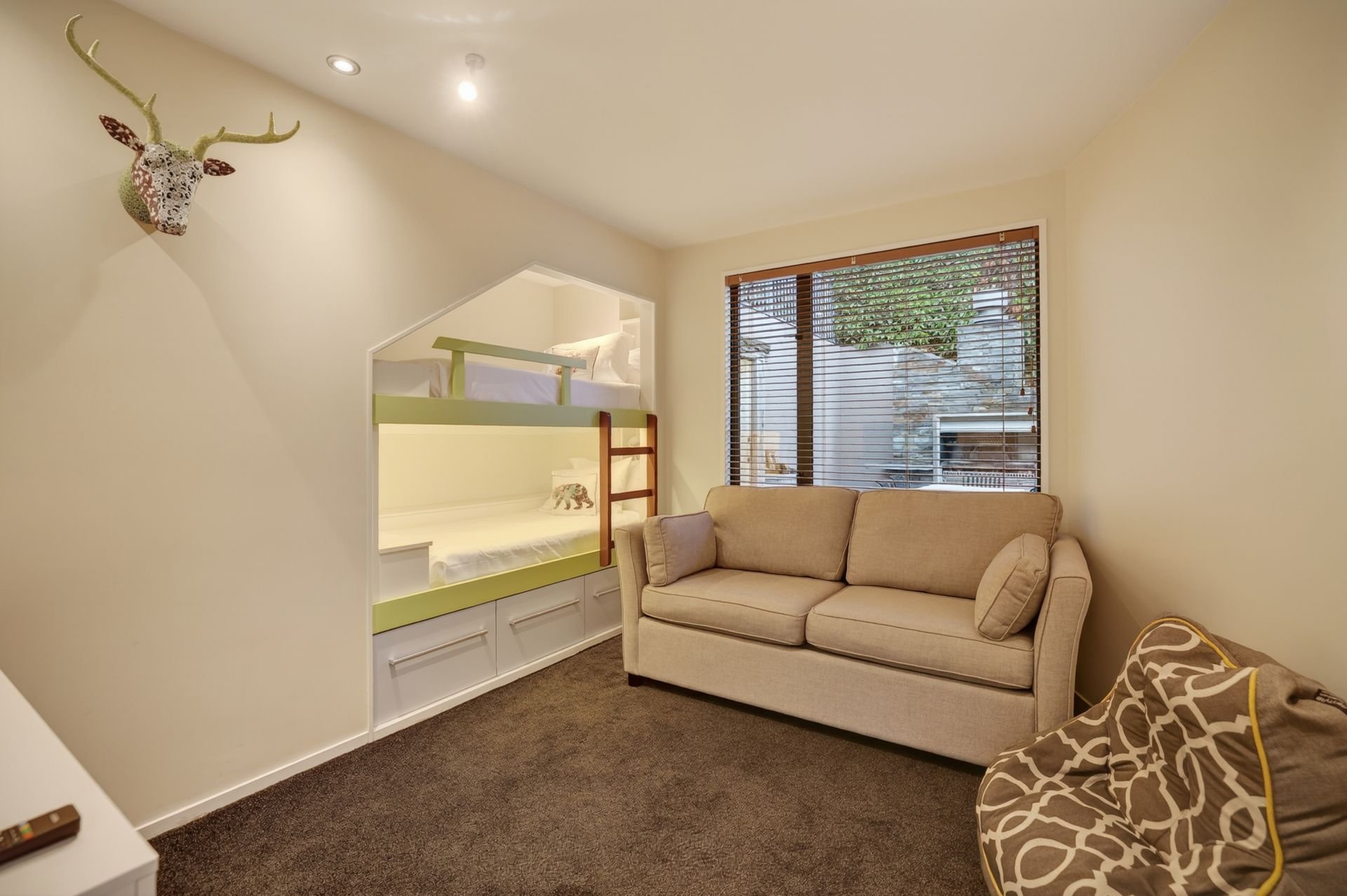 Bunk room with sofa at Edinburgh Heights, Queenstown