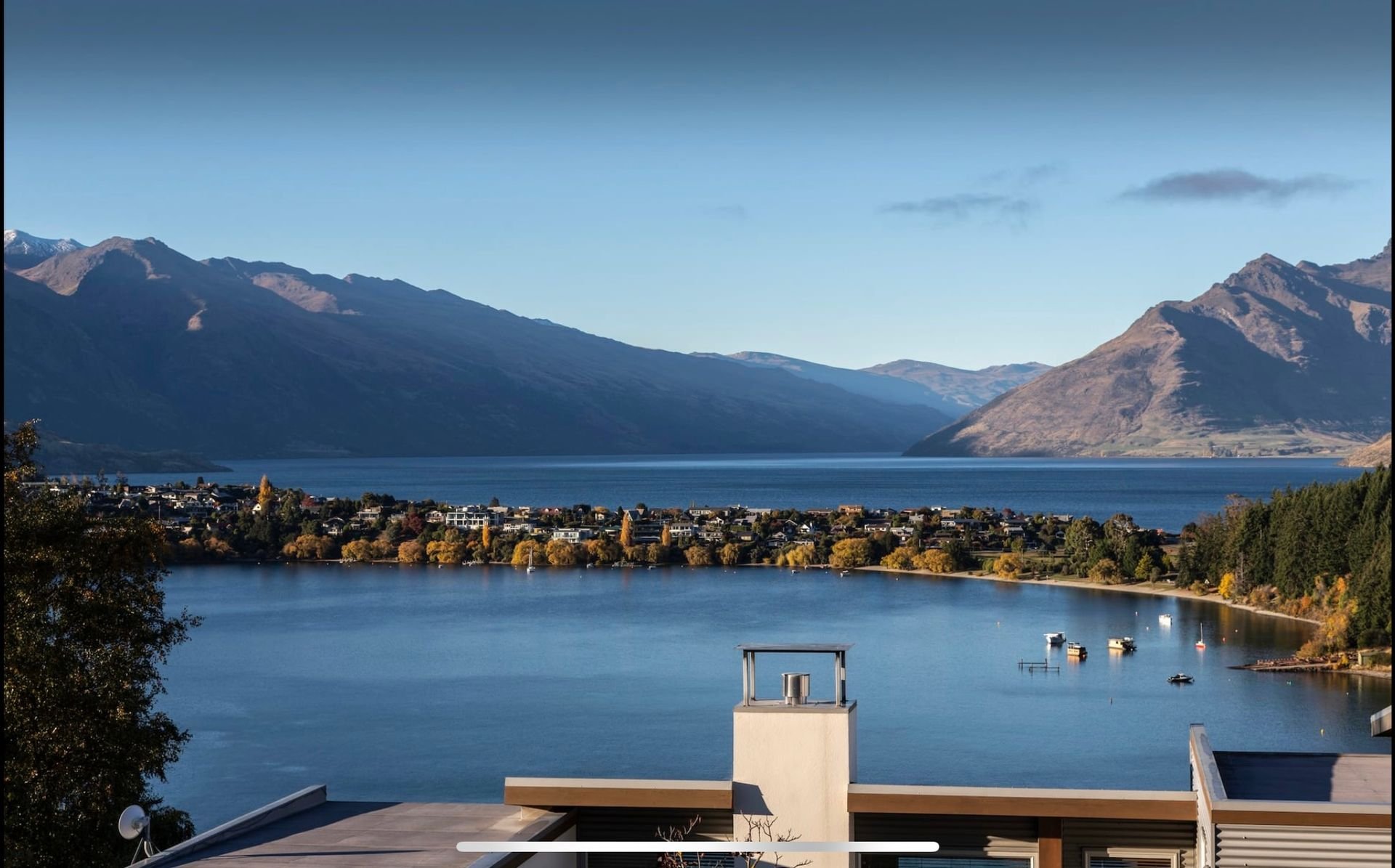 View over Lake Whakatipu to the mountains at Baraka Lake Views, Queenstown