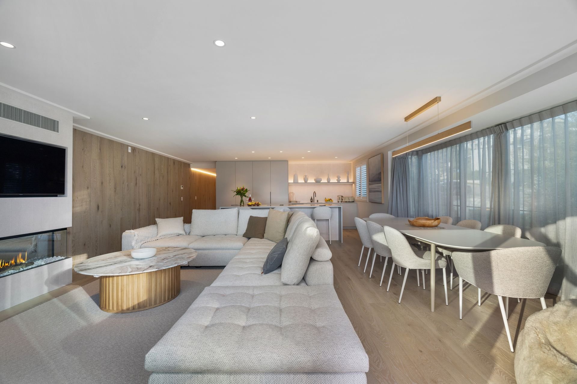 Open-plan living room with large sofa at Sunset Views, Queenstown