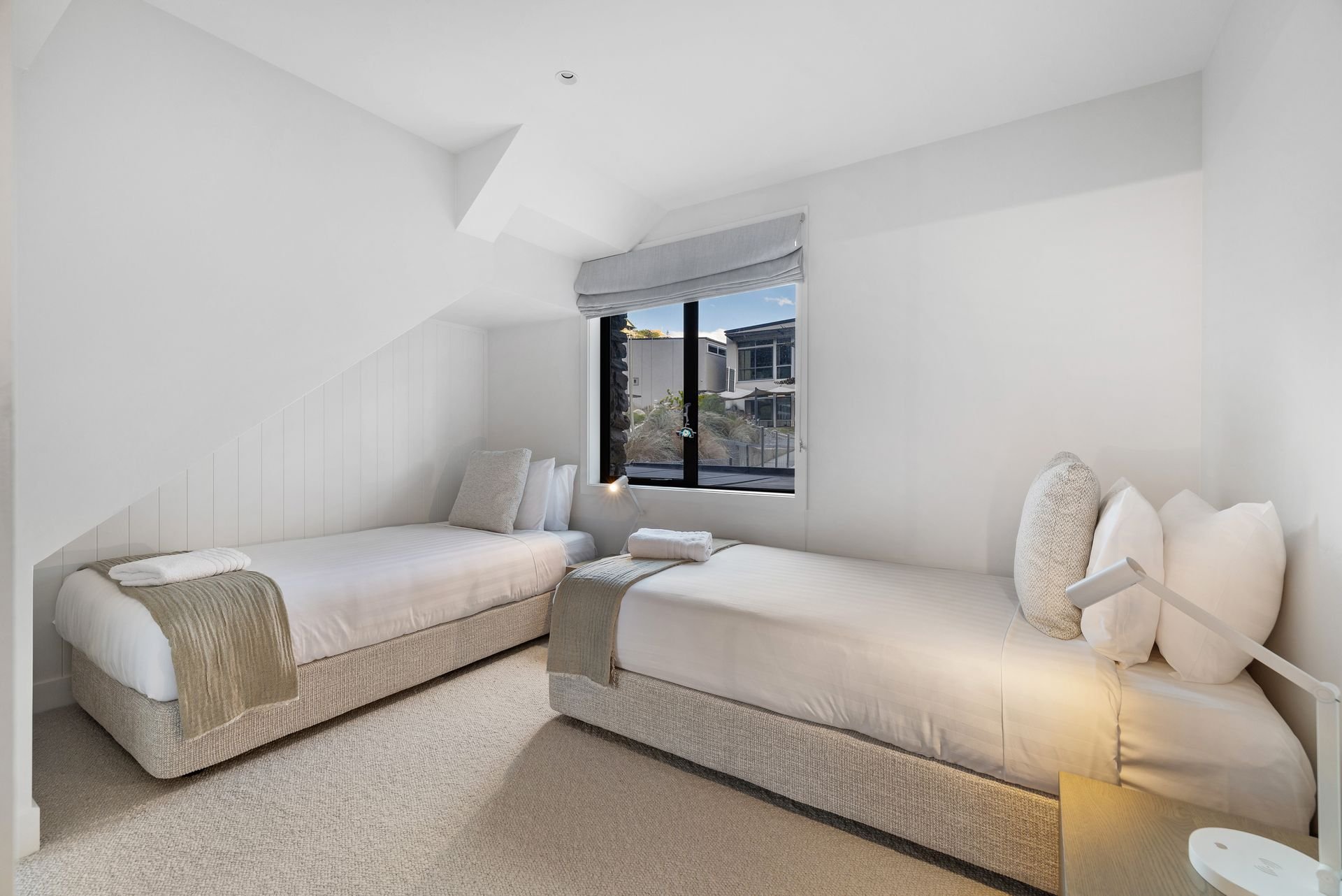 Twin bedroom with two single beds at Sunset Views, Queenstown