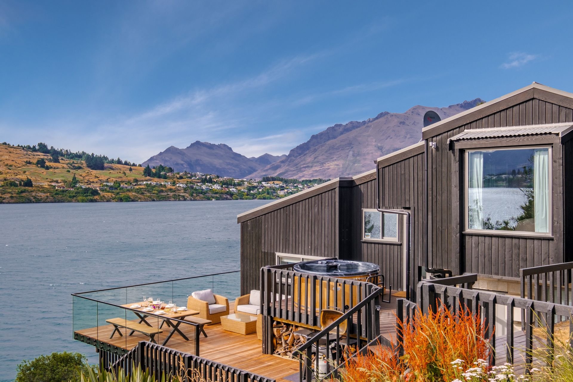 The house and deck on the edge of Lake Whakatipu at Queenstown Lakefront Dream, Queenstown