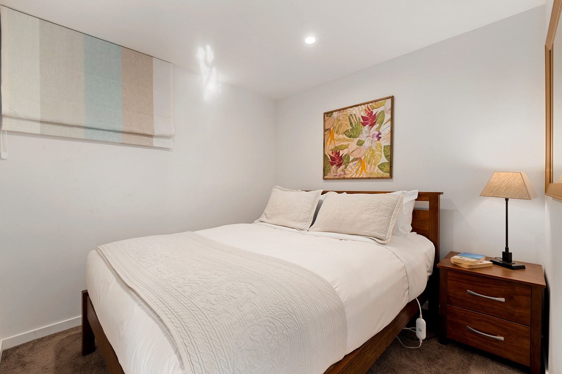 Queen bedroom in the downstairs studio at Queenstown Lakefront Dream, Queenstown