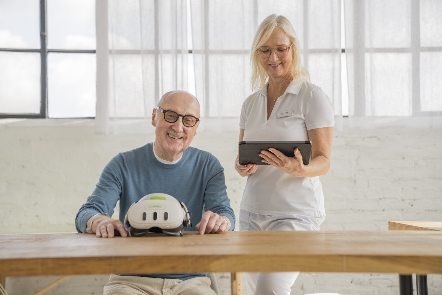 The training plan function of the CUREO VR therapy system relieves therapists.