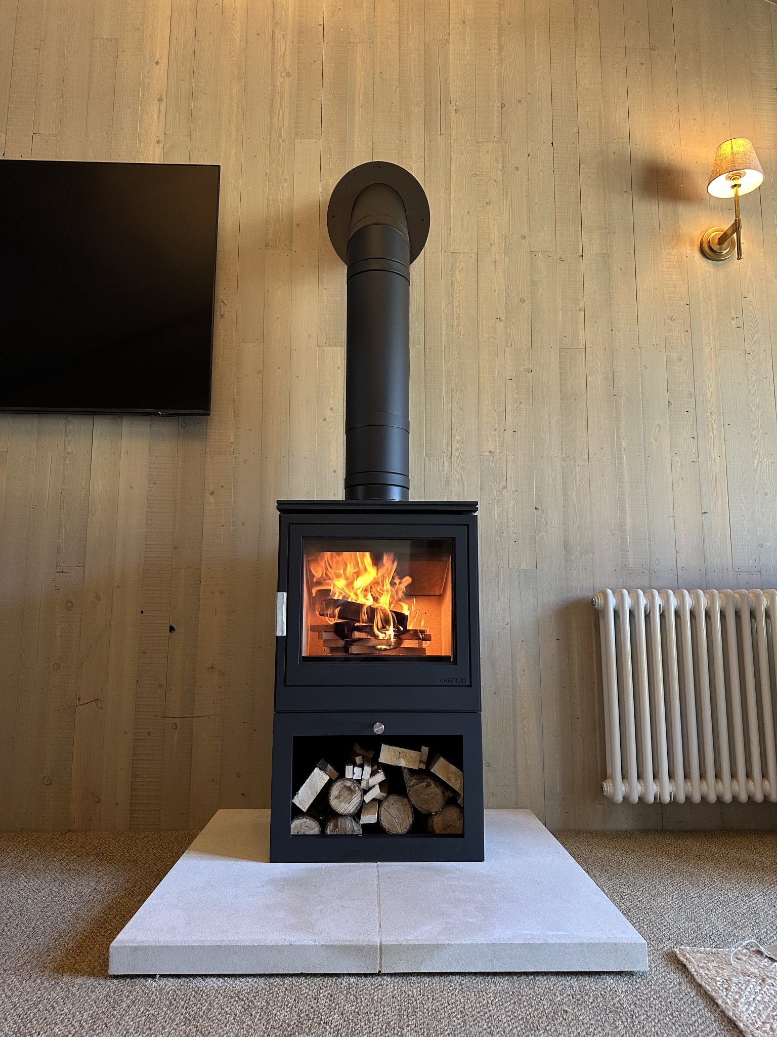 Rectangular wood-burning stove installed with an insulated flue