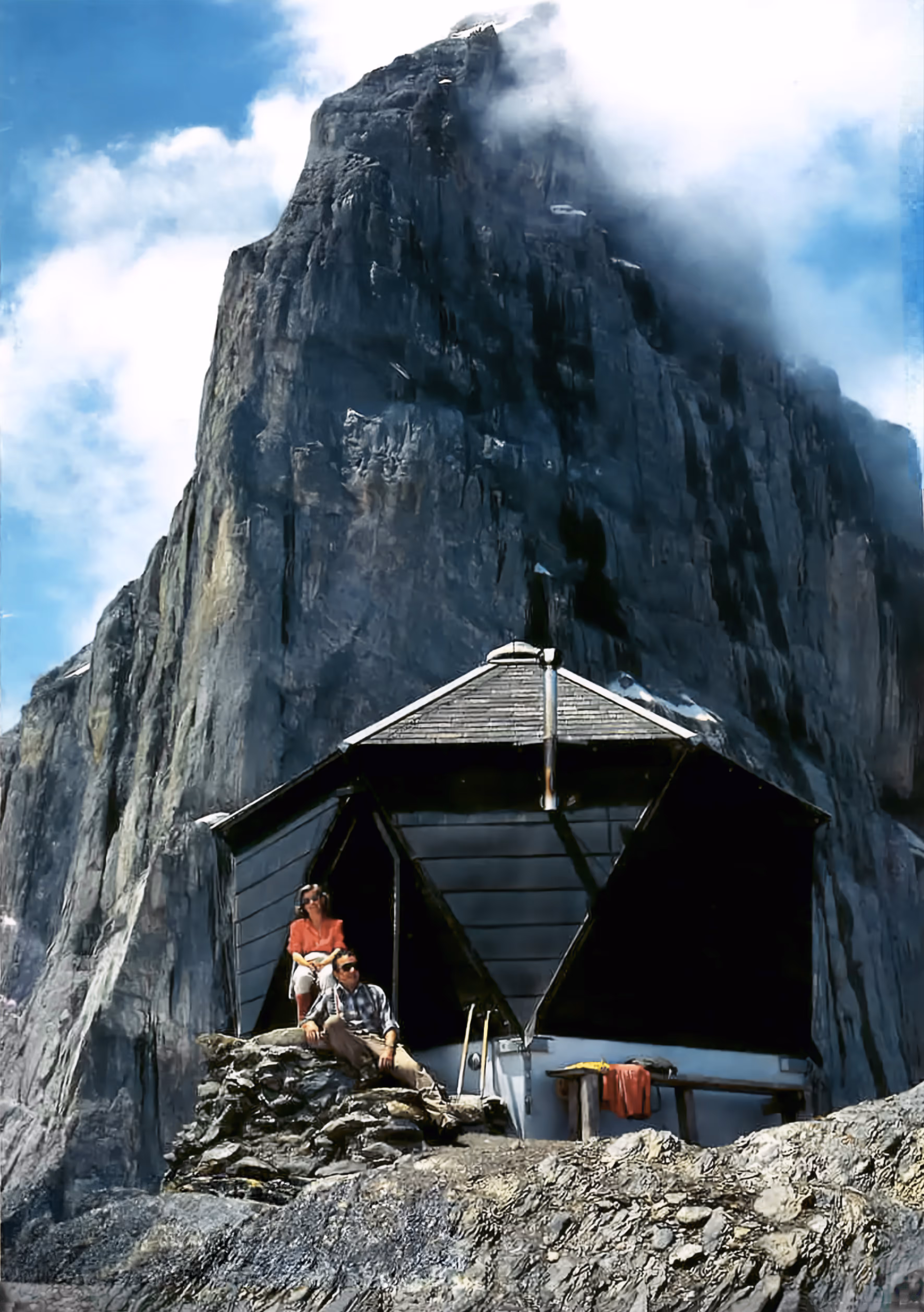Ursprungszustand Erneuerung Grassenbiwak SAC, Tierberg 'Up'