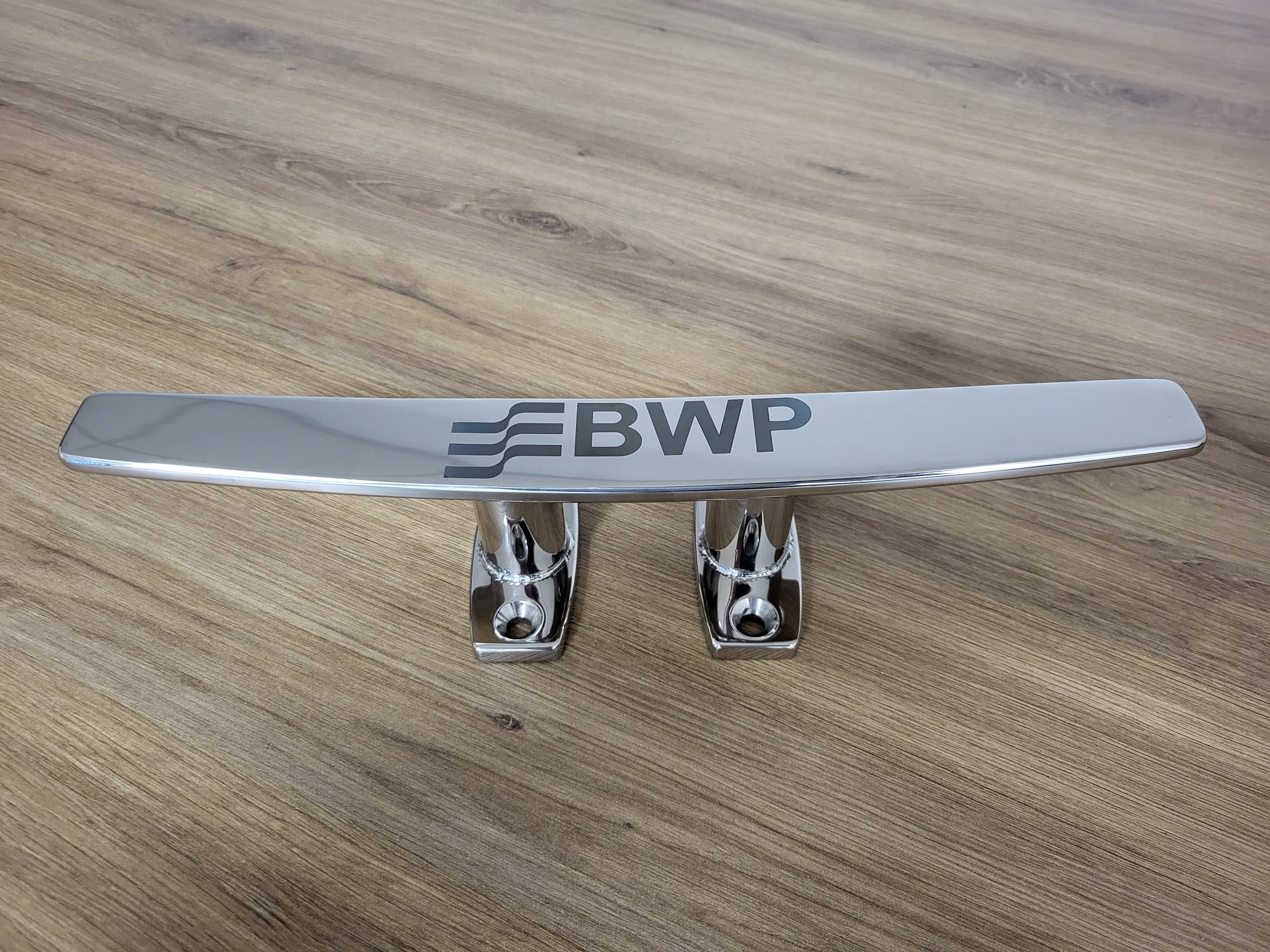 knagi i pachołki cumowe