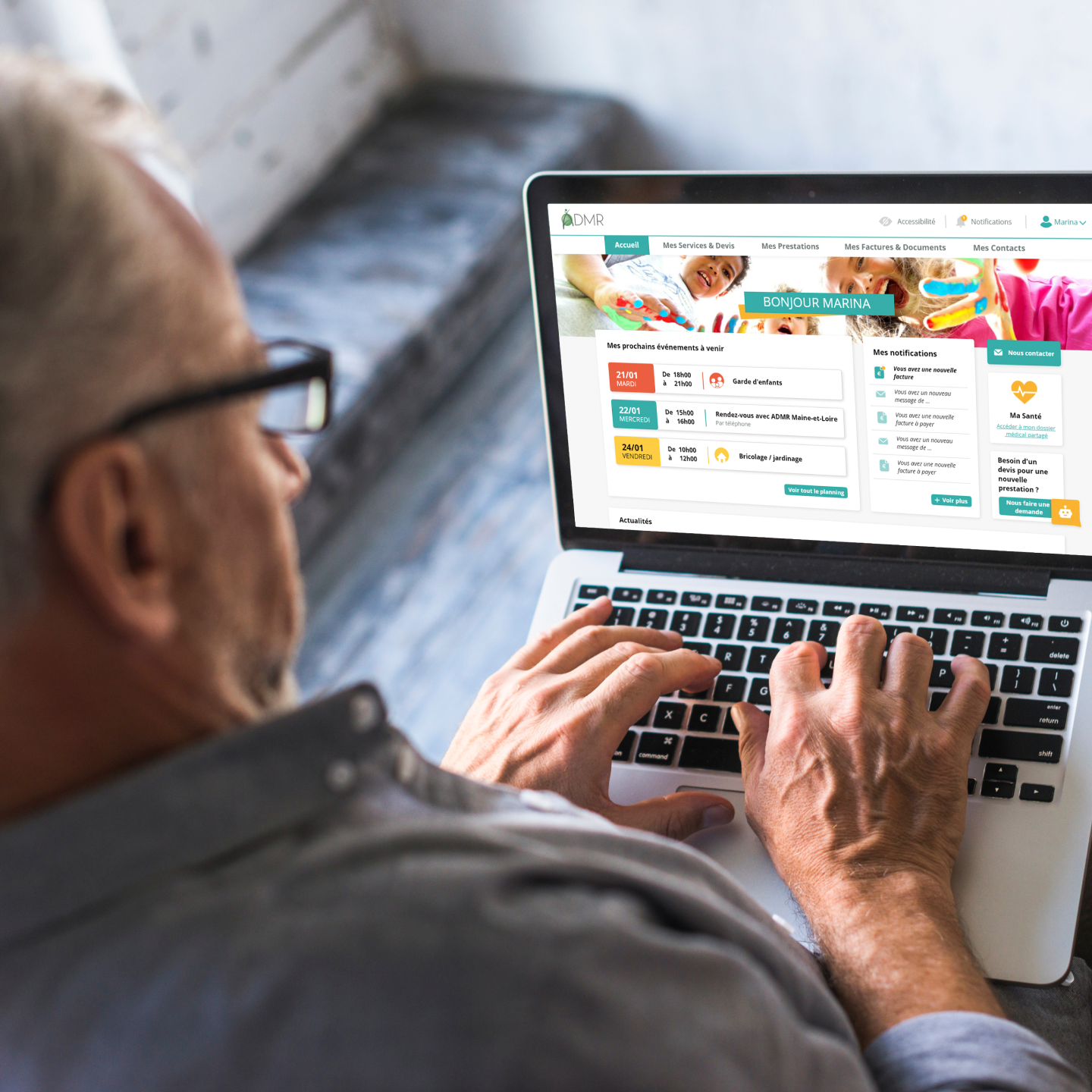 A man using ADMR customer area on his own laptop.