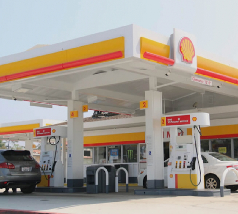 A Shell convenience store.