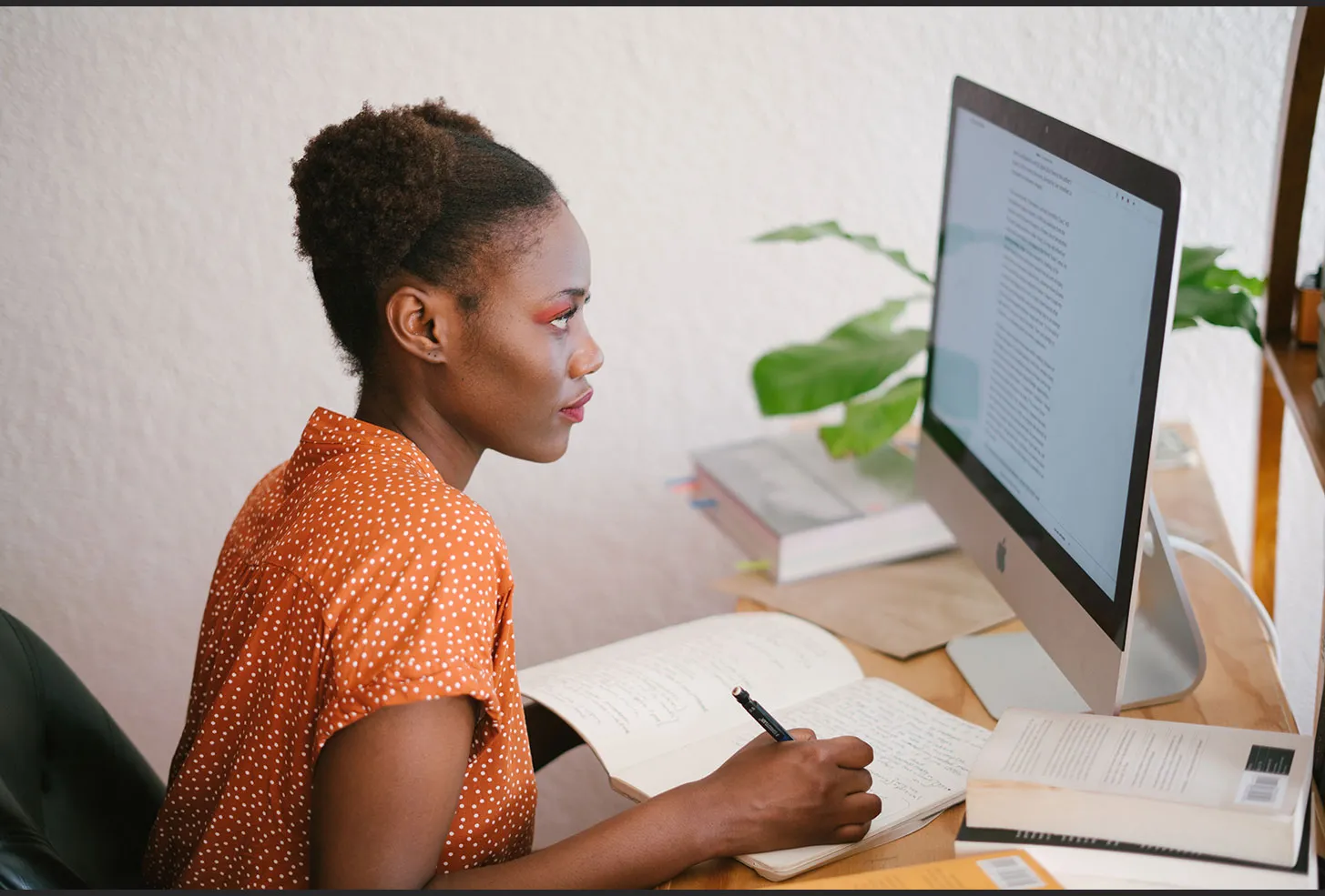 Poser une question en anglais : méthodes et conseils