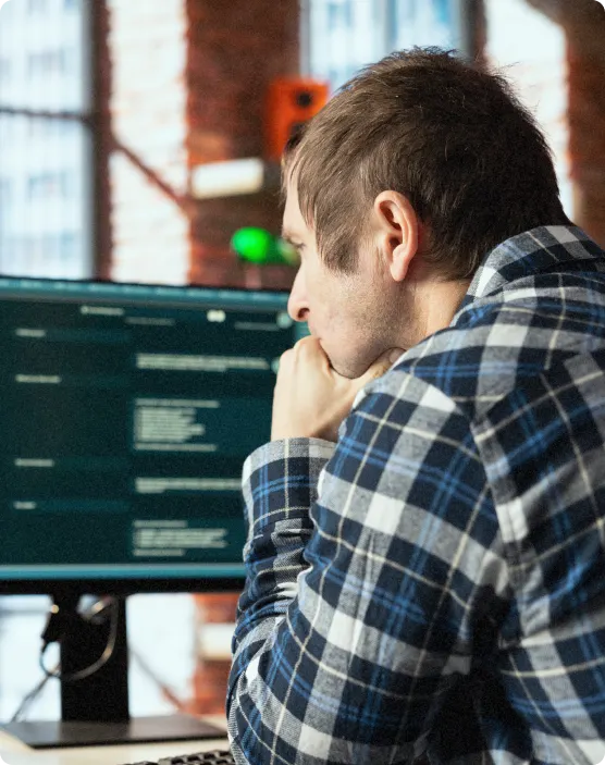 Professionnel utilisant Microsoft Copilot en entreprise pour optimiser ses tâches