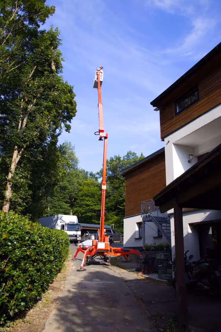 Arbeitsbühne ausgefahren