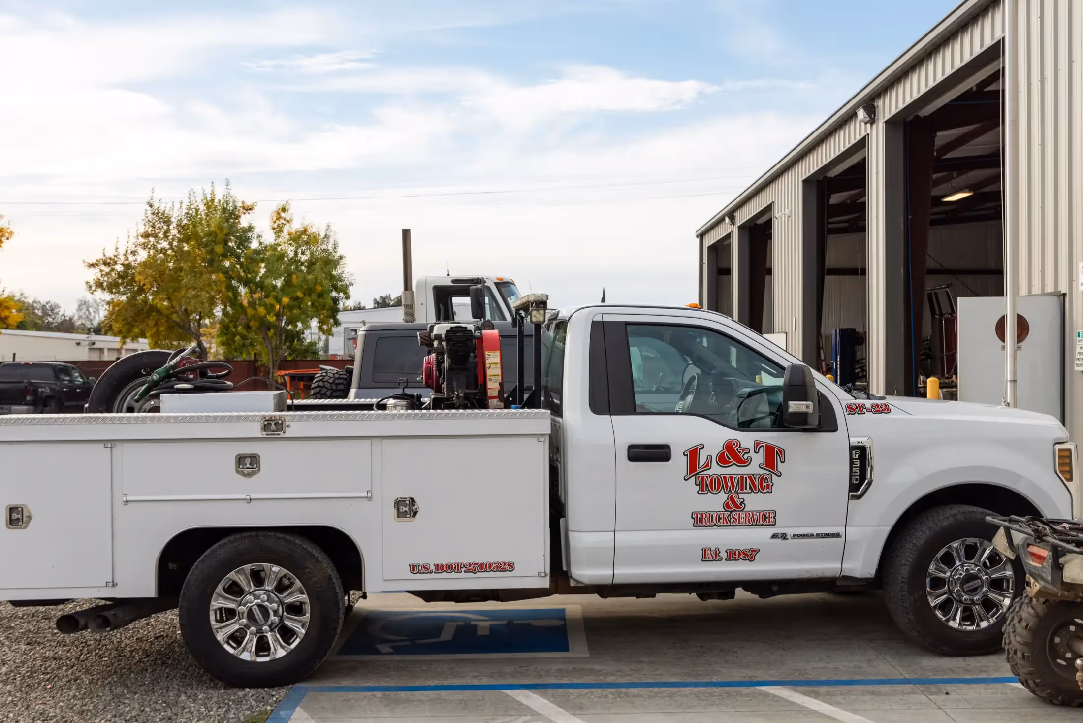 Diesel mechanic performing mobile truck repairs in Willows, CA