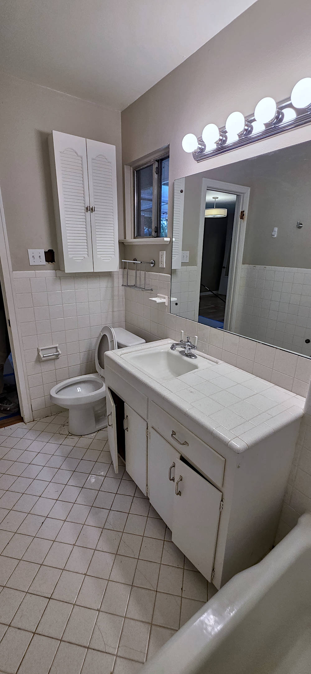 Bathroom remodel before.