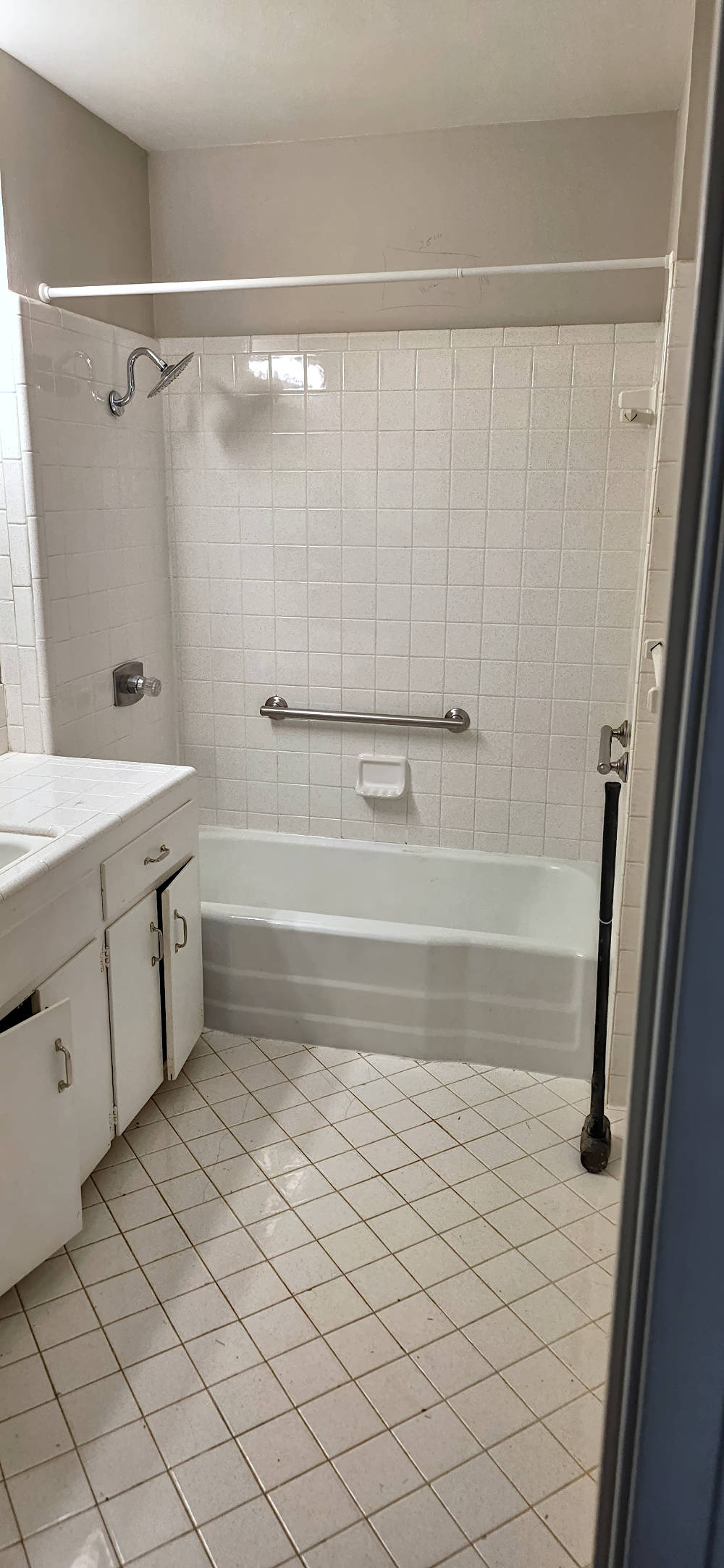 Bathroom remodel before.