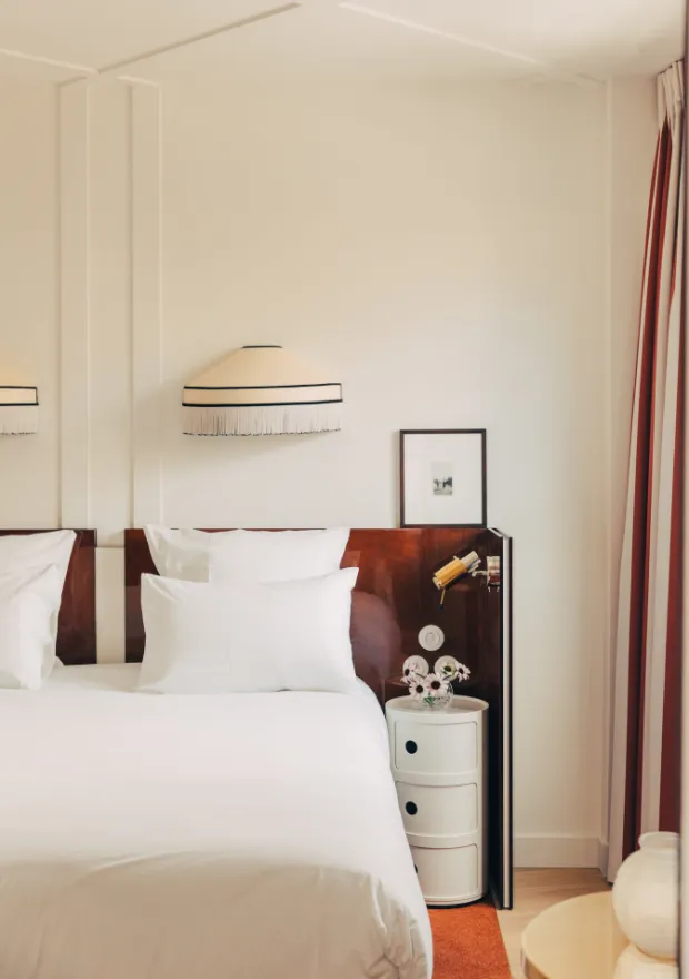 Chambre avec plusieurs lampes Orso Hotels Paris