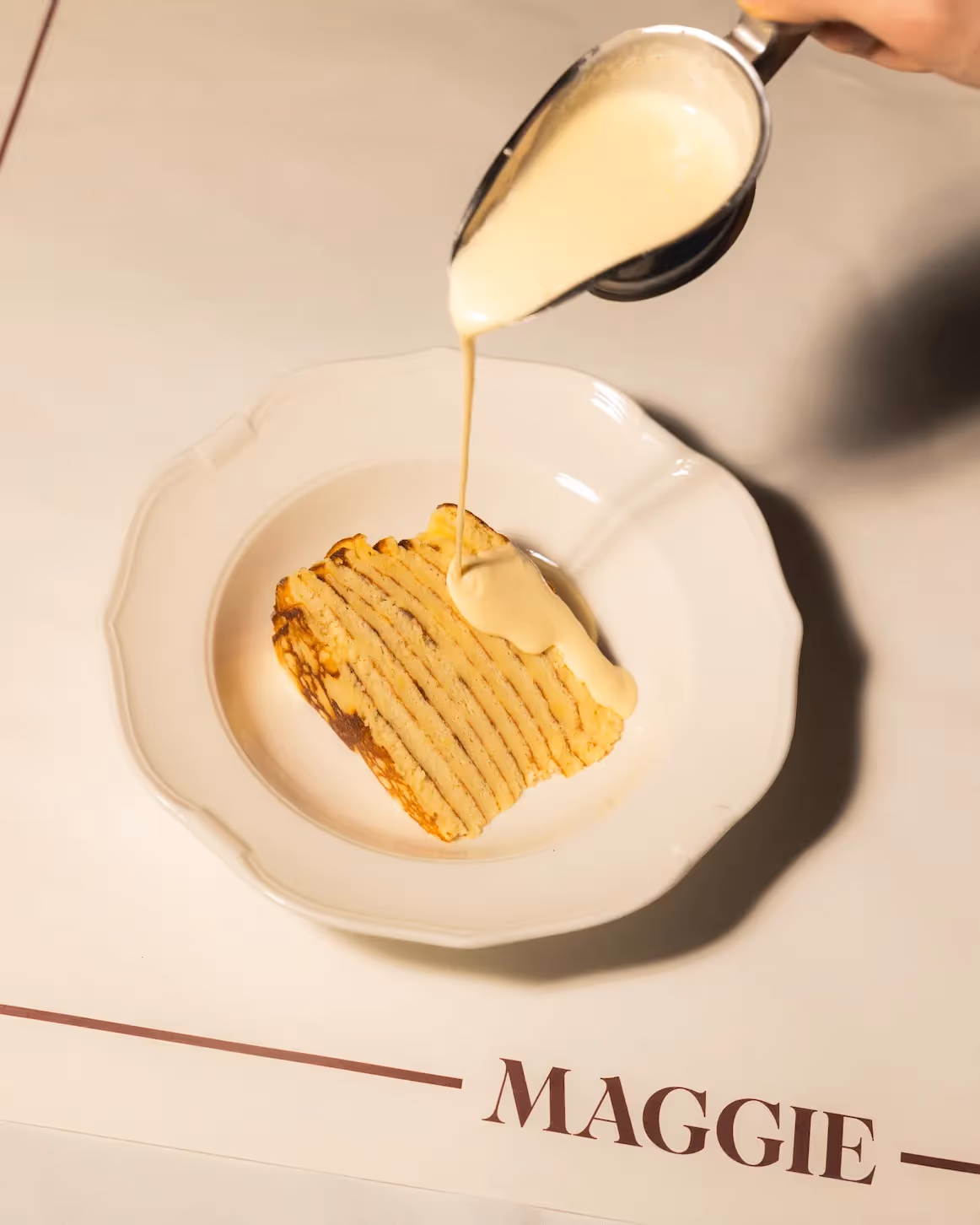 Gâteau de crêpes Rochechouart chez Maggie par Orso Hotels Paris, dessert iconique au cœur de Pigalle.