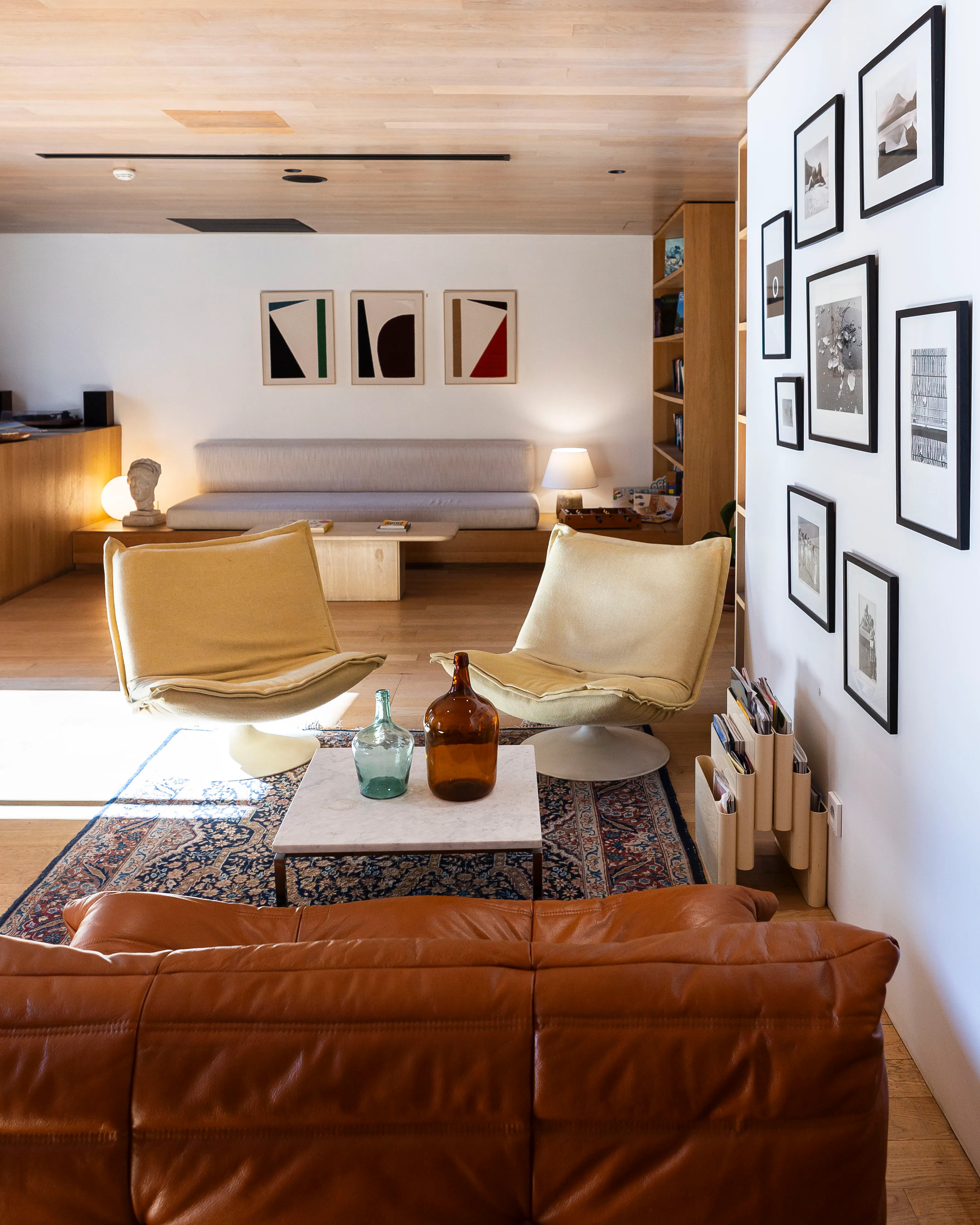 Salon imaginé par Alice Casenave à l’Hôtel Ami par Orso Hotels Paris, espace élégant au design sur mesure.