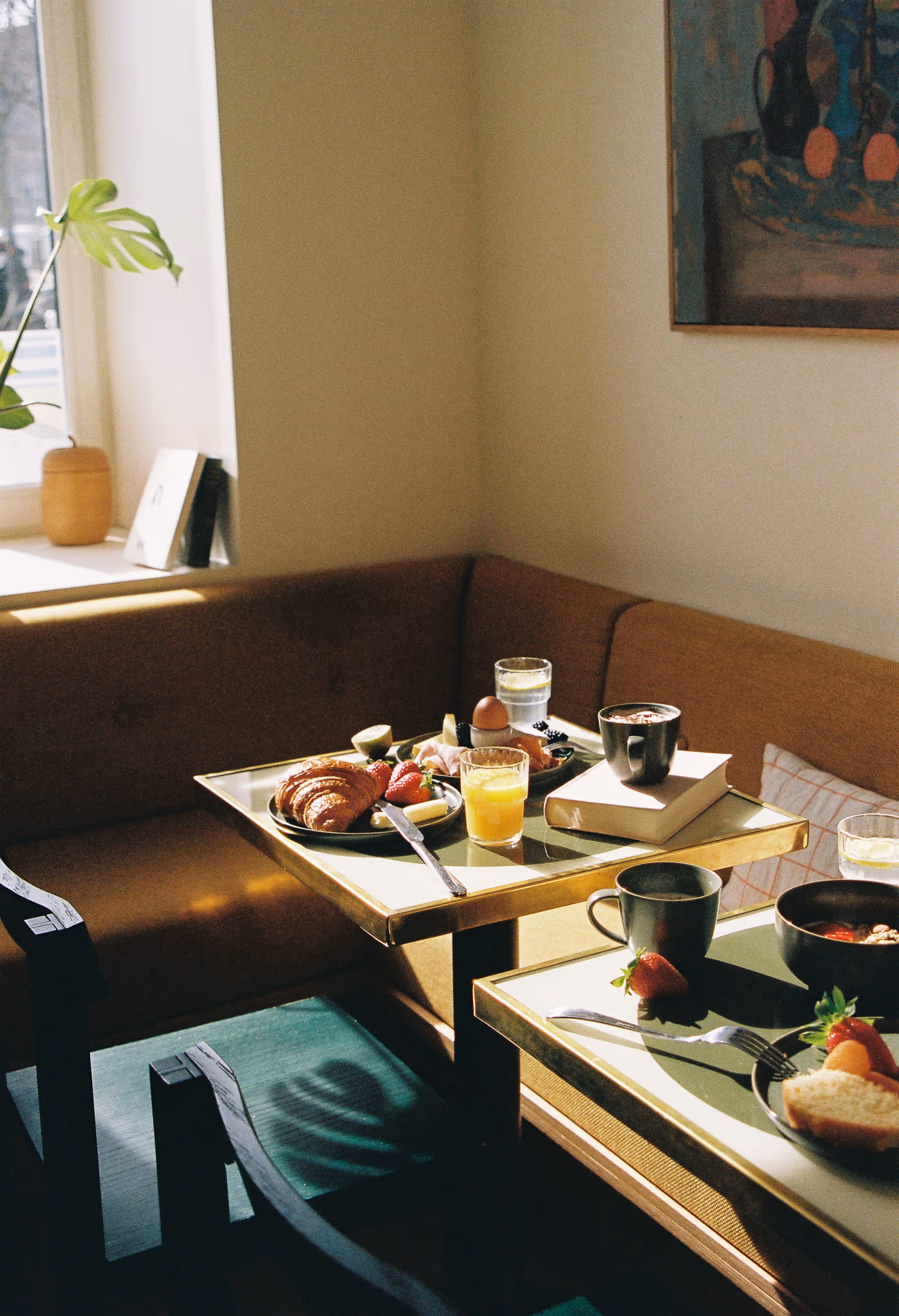 Petit déjeuner servi à l’Hôtel Orphée chez Orso Hotels Paris, début de journée dans un cadre élégant.