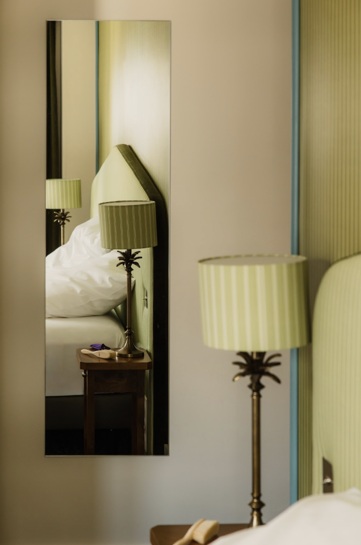 Espace nuit raffiné chez Orso Hotels Paris, alliance d’hébergement élégant et design contemporain.