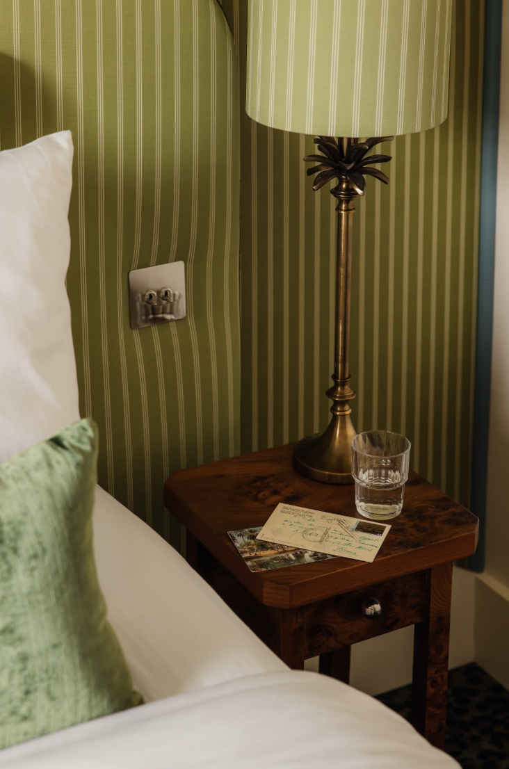 Détail à côté du lit