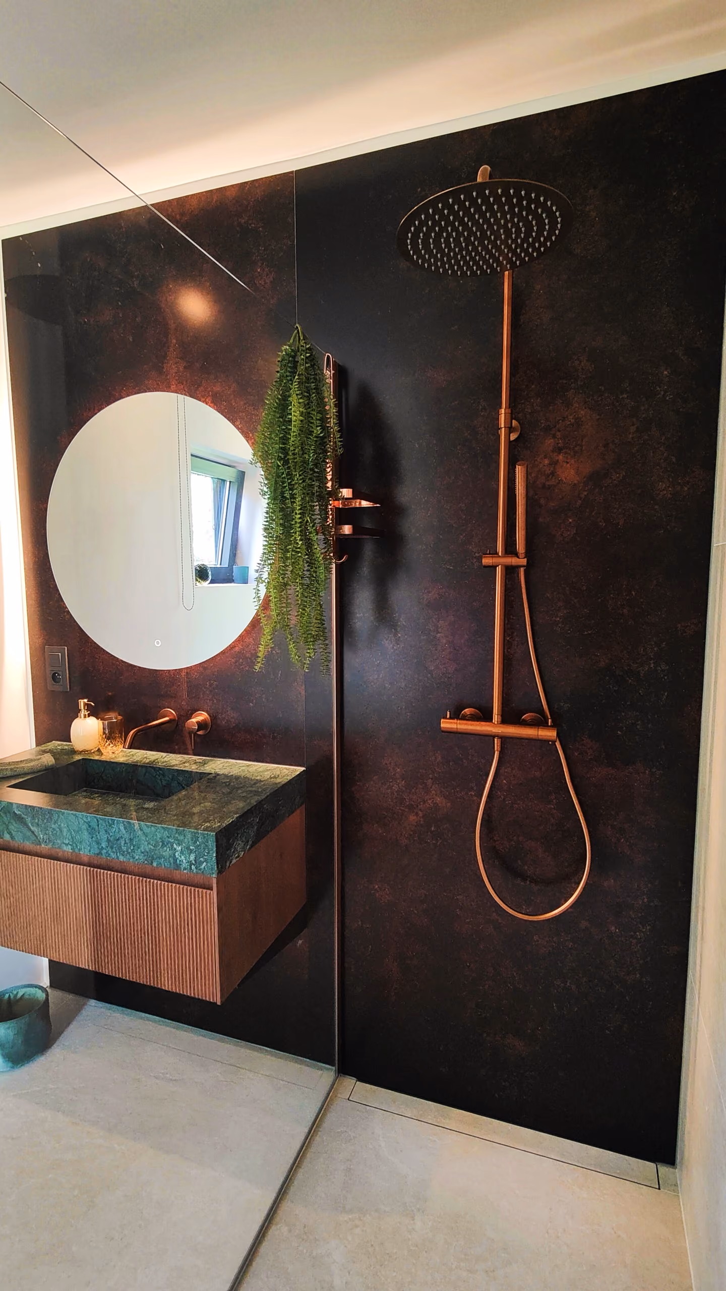 Intérieur chaleureux du logement insolite Les Fées Miroir