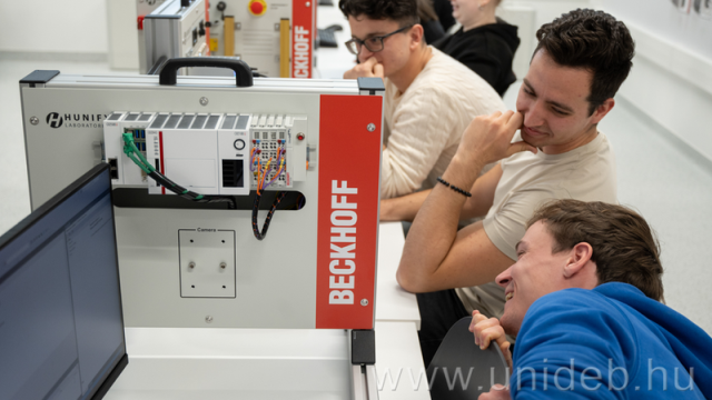 Európa egyik legmodernebb Beckhoff oktatólaborja Debrecenben – a Hunify Laboratories közreműködésével