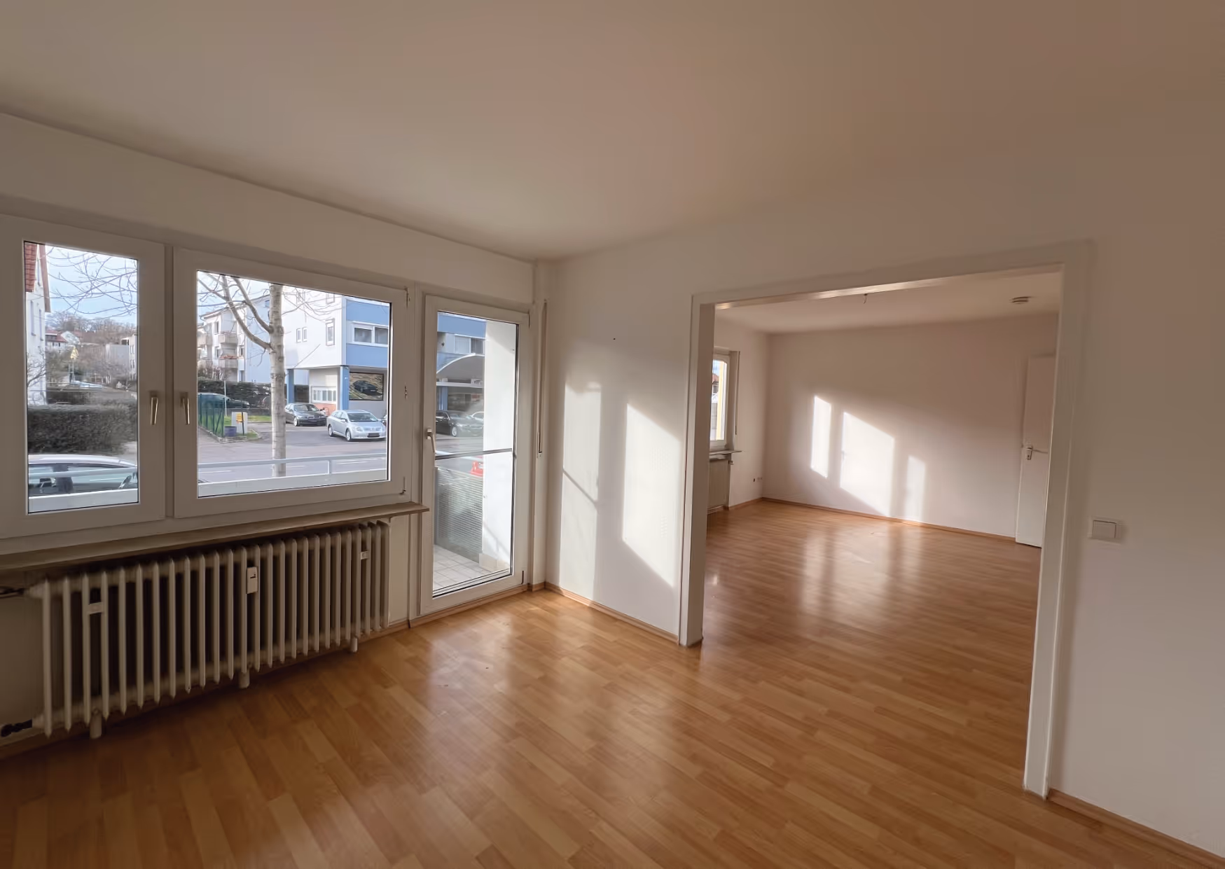 Zimmer mit Zugang zum Balkon