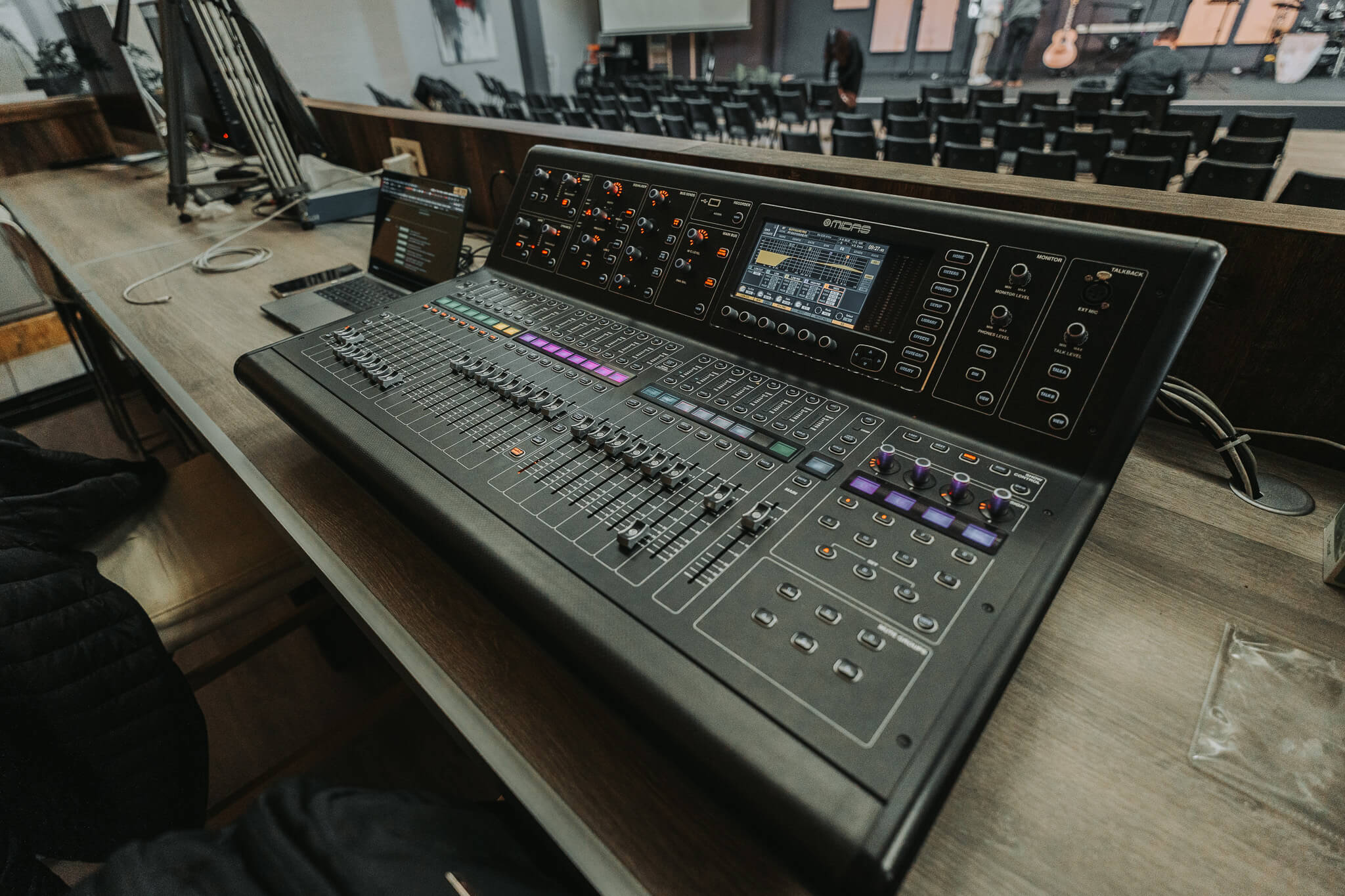 Sound mixer at Vineyard Brussels - get involved