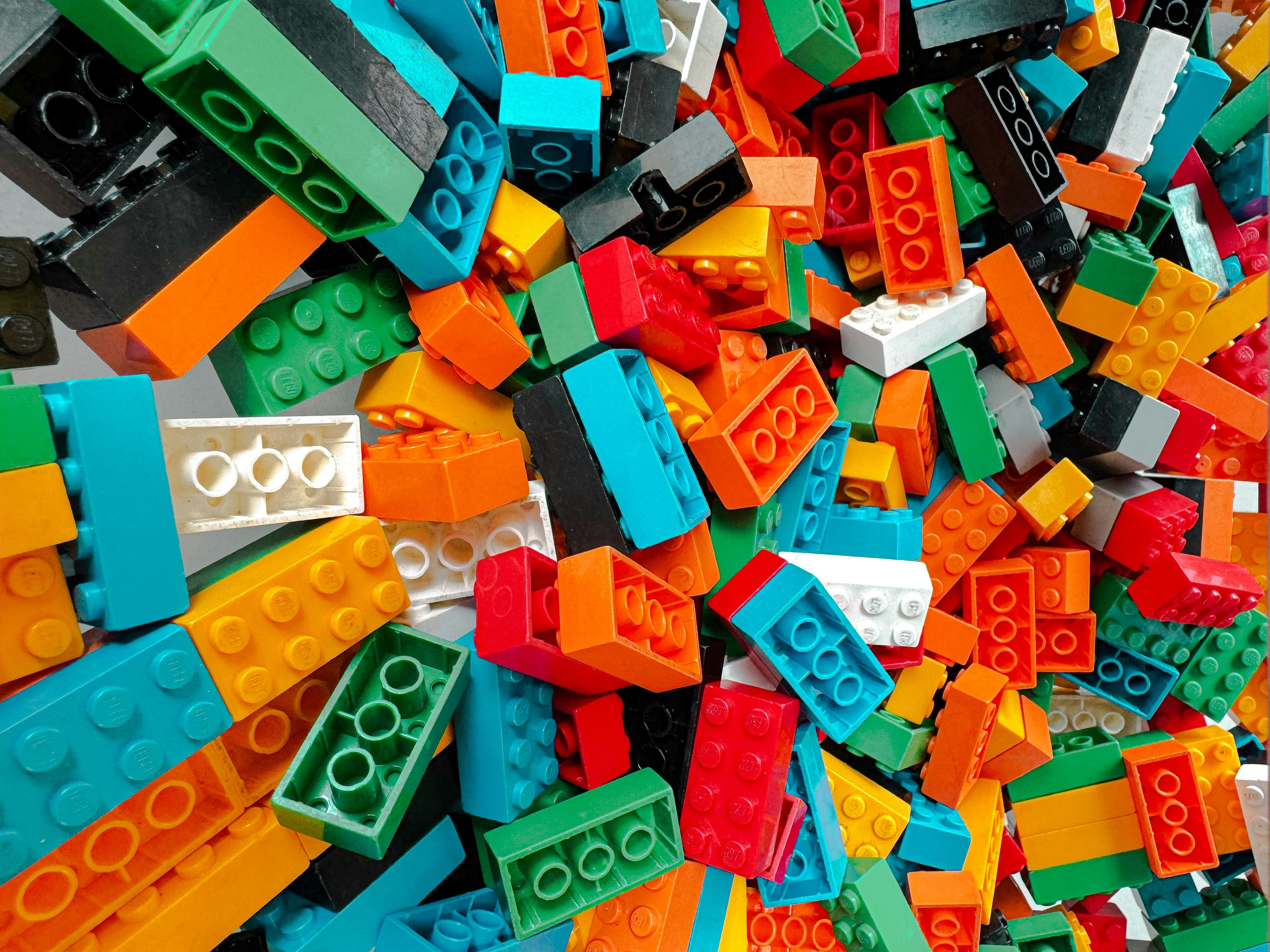 Lego blocks of different sizes and shapes. Photo by JOSHUA COLEMAN on Unsplash (https://unsplash.com/photos/pile-of-colorful-building-blocks-scattered-randomly-Gq8Kz0EMUow)
