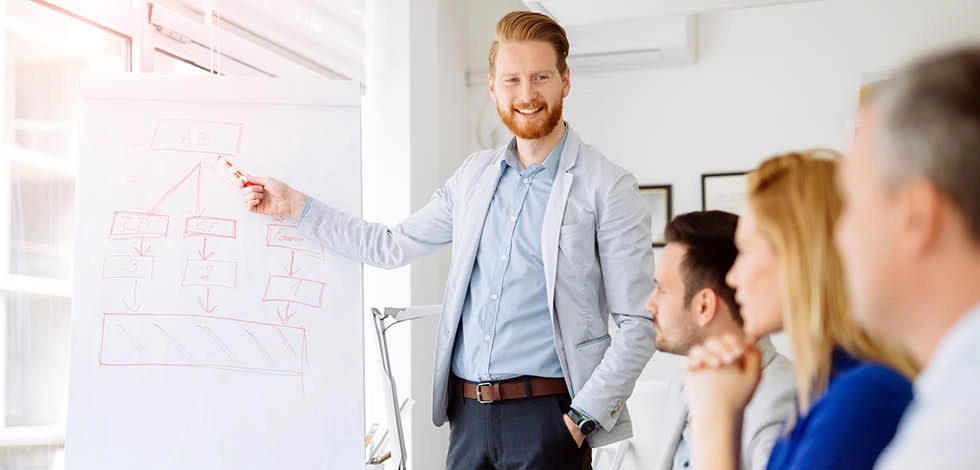 Directeur marketing accédant à un rôle stratégique en entreprise - BSB Éducation