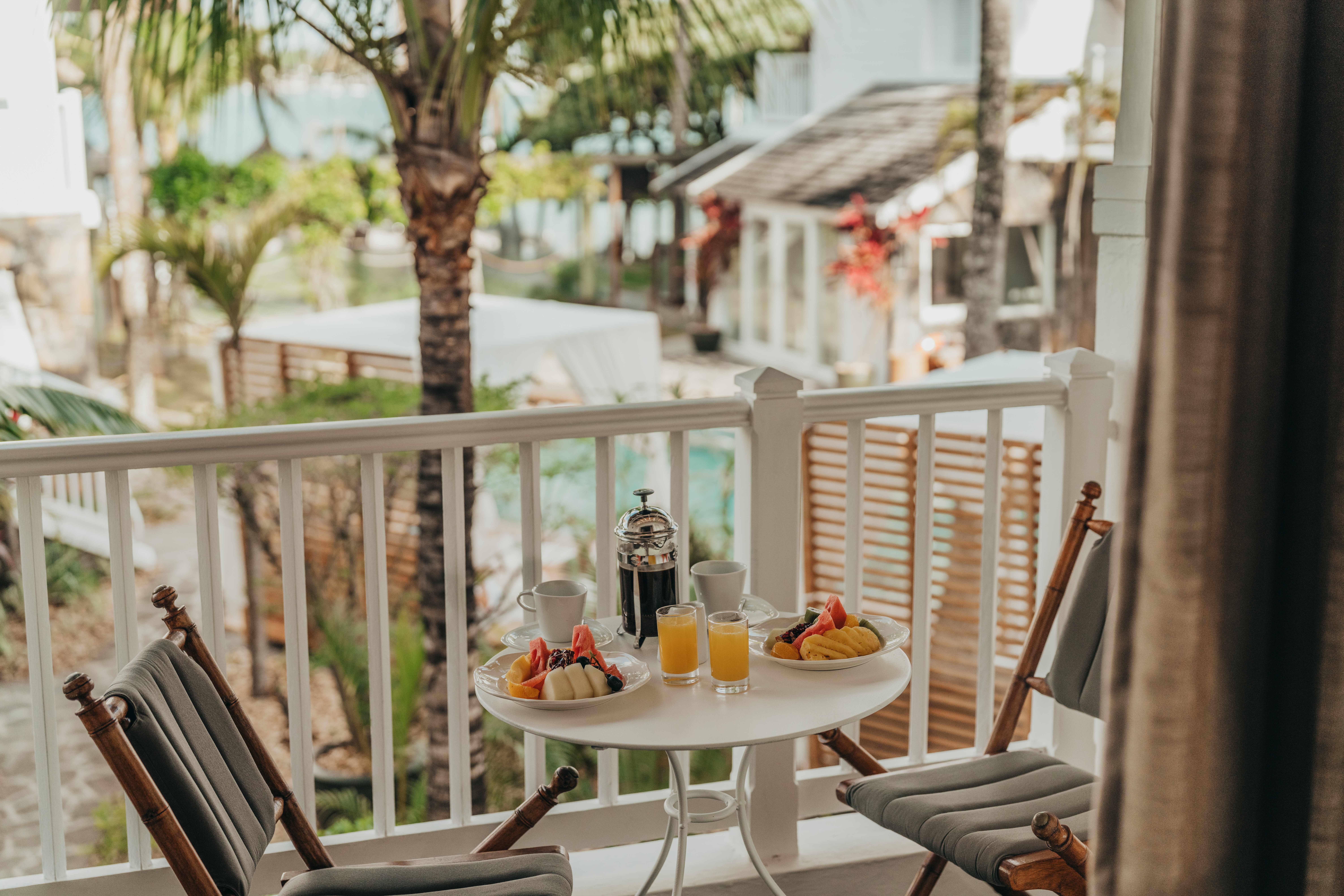 Petit déjeuner avec vue piscine