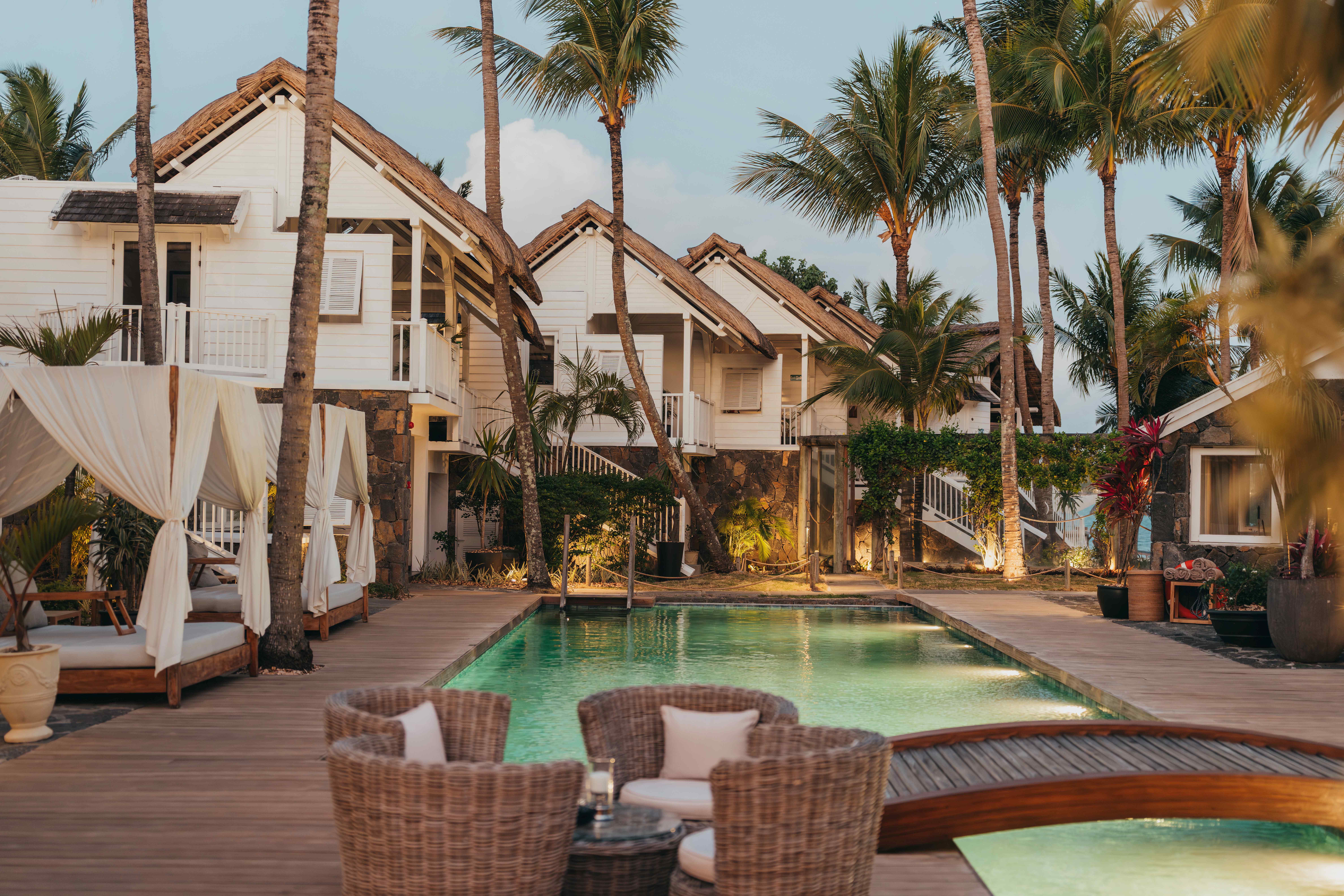 Large bar next to the 20 Degrés Sud swimming pool