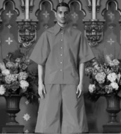 Model photo white and black