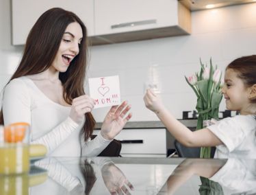 Financial help for single moms: food, housing, and grants 