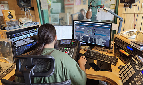 Lokalradio lever stadig. (Foto SAML Nyt) 