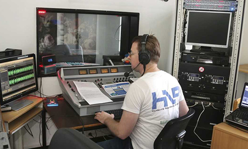 Stationsleder Per Schreiber i studiet på Hvidovre Nærrado