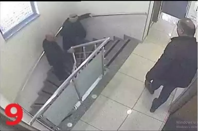 Bankacı Seçil Erzan'ı, tehdit ederek videosunu çektiği ileri sürülen üniversite arkadaşının eşi Mojtaba Hakani'nin bankaya giriş ve çıkışına ilişkin fotoğrafı t