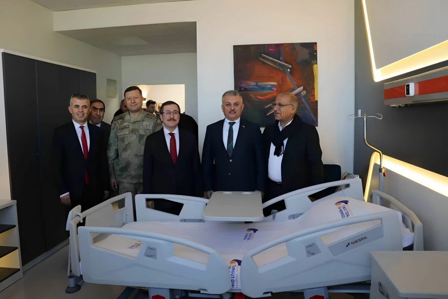 İnönü Üniversitesi bünyesinde yer alan Turgut Özal Tıp Merkezi’nde Uluslararası Hasta Servisi düzenlenen törenle hizmete başladı. 