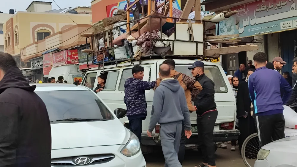 İsrail ordusu Gazze Şeridi’ne yönelik bombardımanını sürdürürken, binlerce Filistinliyi güneye doğru göç etmeye zorluyor. 