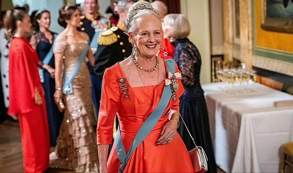 Danimarka'da Kraliçe 2. Margrethe, 52 yıllık saltanatının ardından tahttan çekildi. Kraliçe'nin amacının, oğlu Prens Frederik'e yol açmak olduğu öğrenildi.
