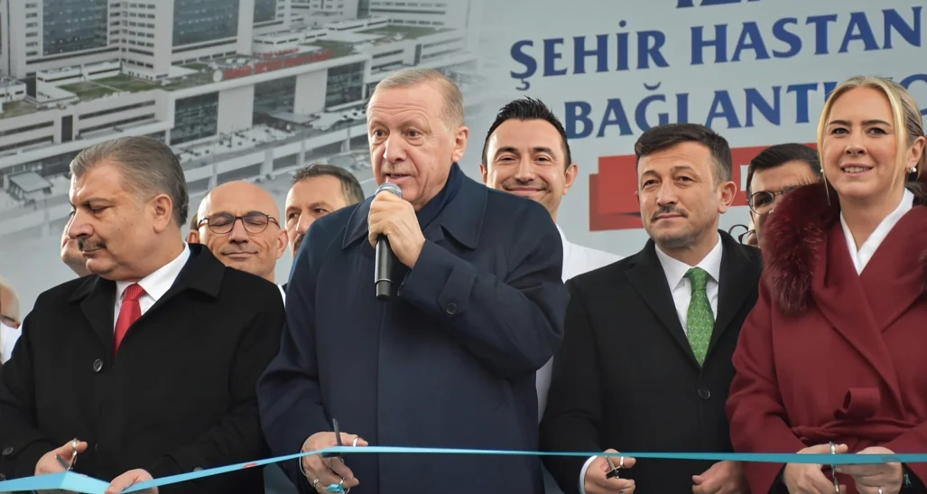 Cumhurbaşkanı Recep Tayyip Erdoğan, İzmir Şehir Hastanesi ile bağlantı yollarının açılışını gerçekleştirdi.
