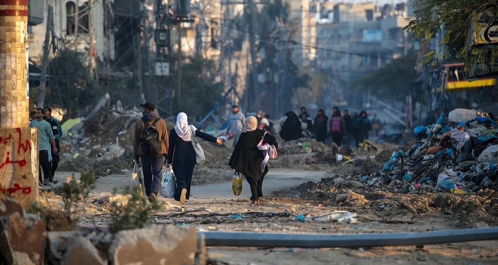 İsrail’in Gazze şehrinin güneybatısında gıda yardımı bekleyen Filistinlilere ateş açması sonucu 77 kişi hayatını kaybetti, 250'den fazla kişi yaralandı.
